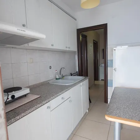 מלון דירות Aris 2*