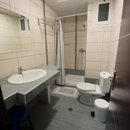 Aris Aparthotel 2*
