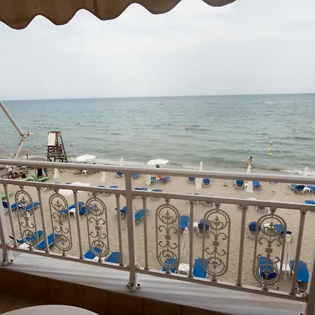 מלון דירות Aris 2*