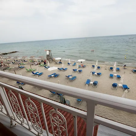 Aris מלון דירות 2*